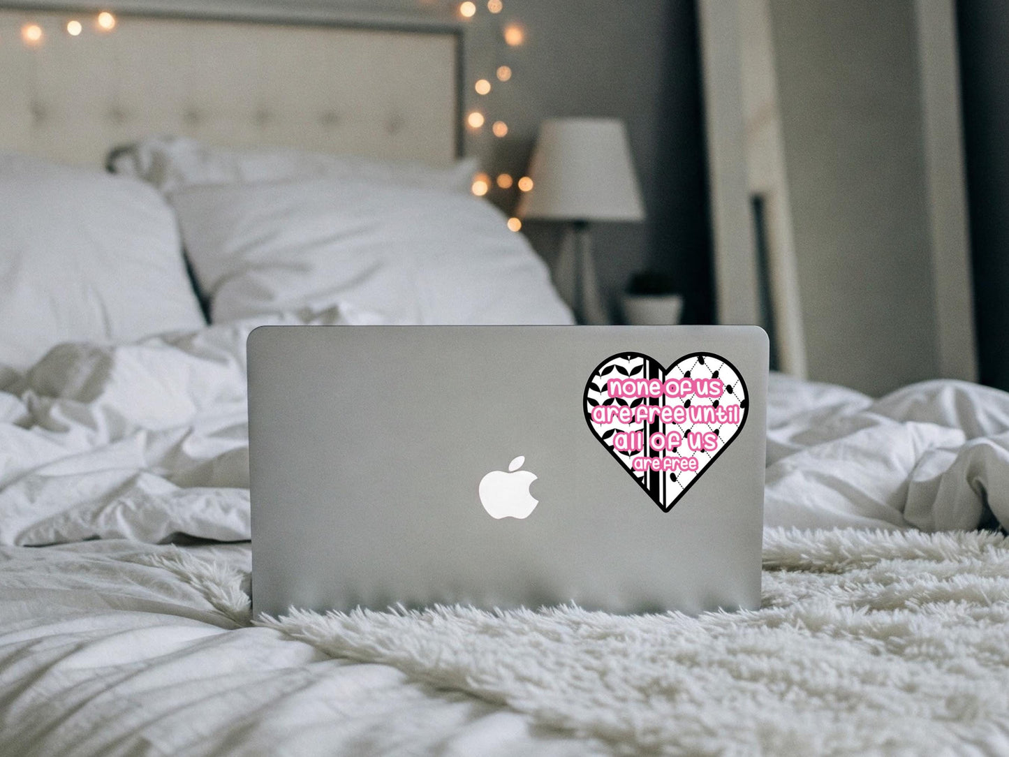 Symbolic Glossy Keffiyeh Sticker – Free Palestine Art for Car, Laptop, Bottle – Durable Heart Shape Vinyl Decal for Gaza Activist