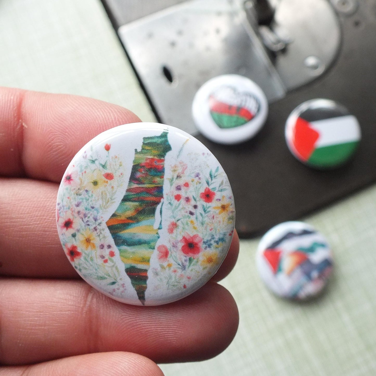Free Palestine Button Badges - Flag of Palestine Pin for Pro Palestinian Activist - Solidarity Gift for Supporters