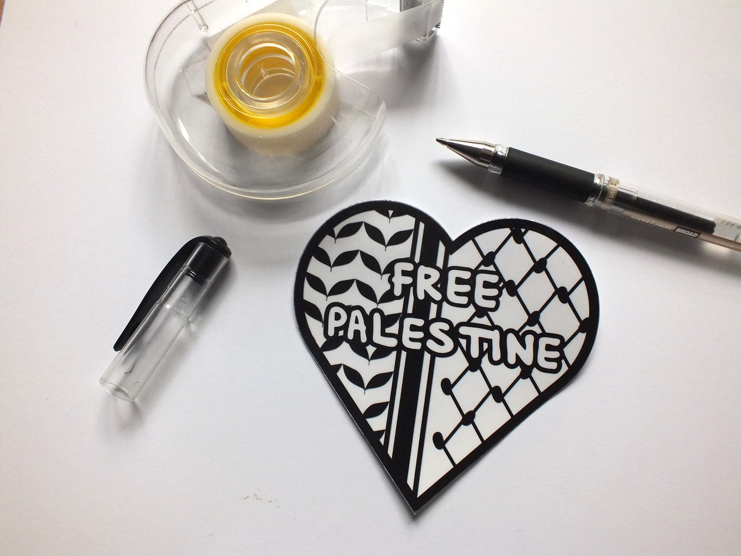 Bold Keffiyeh Vinyl Sticker – Palestine Support Decal for Phone, Journal, Car Bumper – Symbolic Protest Art Solidarity Decal for Gaza