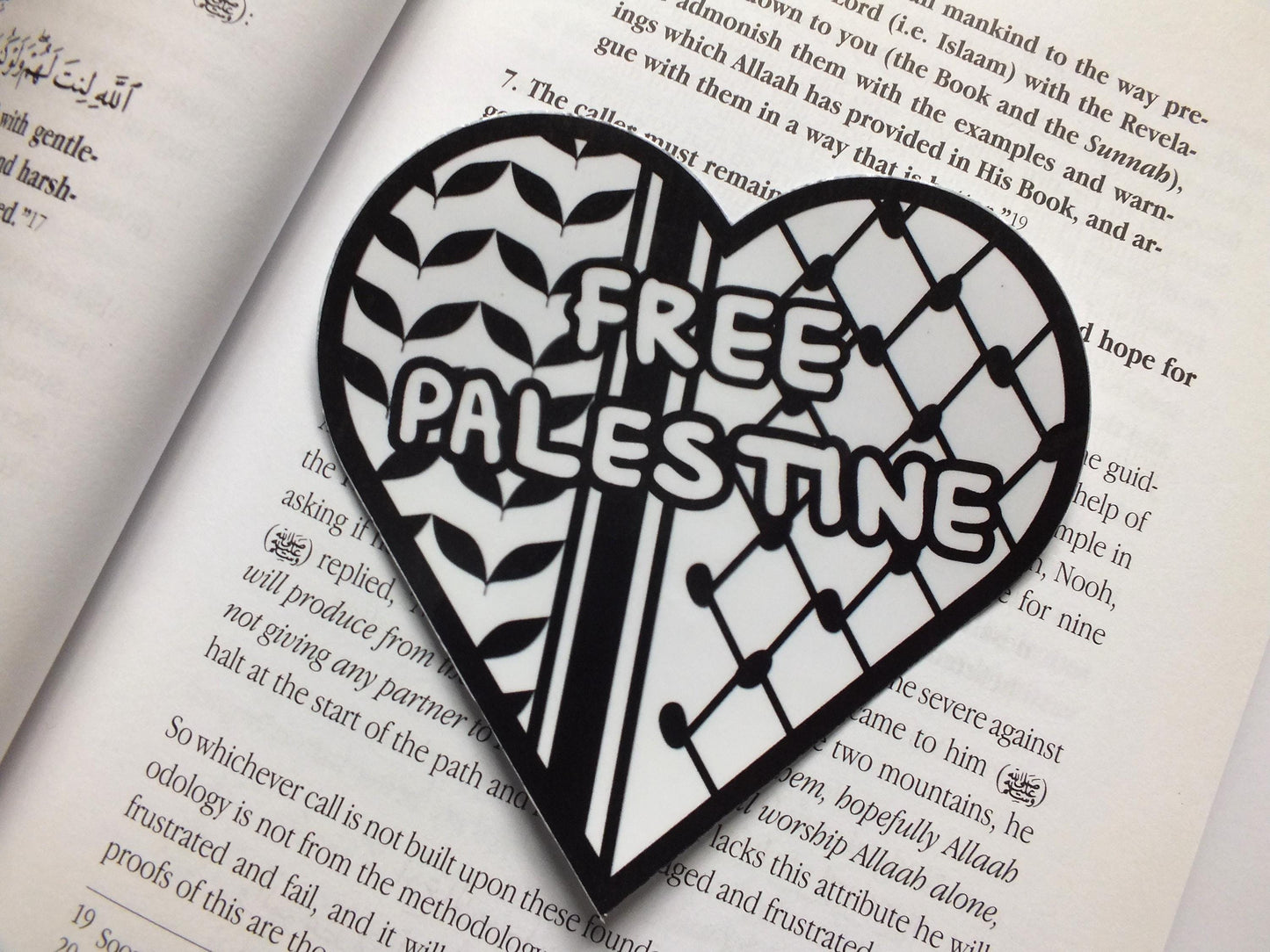 Bold Keffiyeh Vinyl Sticker – Palestine Support Decal for Phone, Journal, Car Bumper – Symbolic Protest Art Solidarity Decal for Gaza