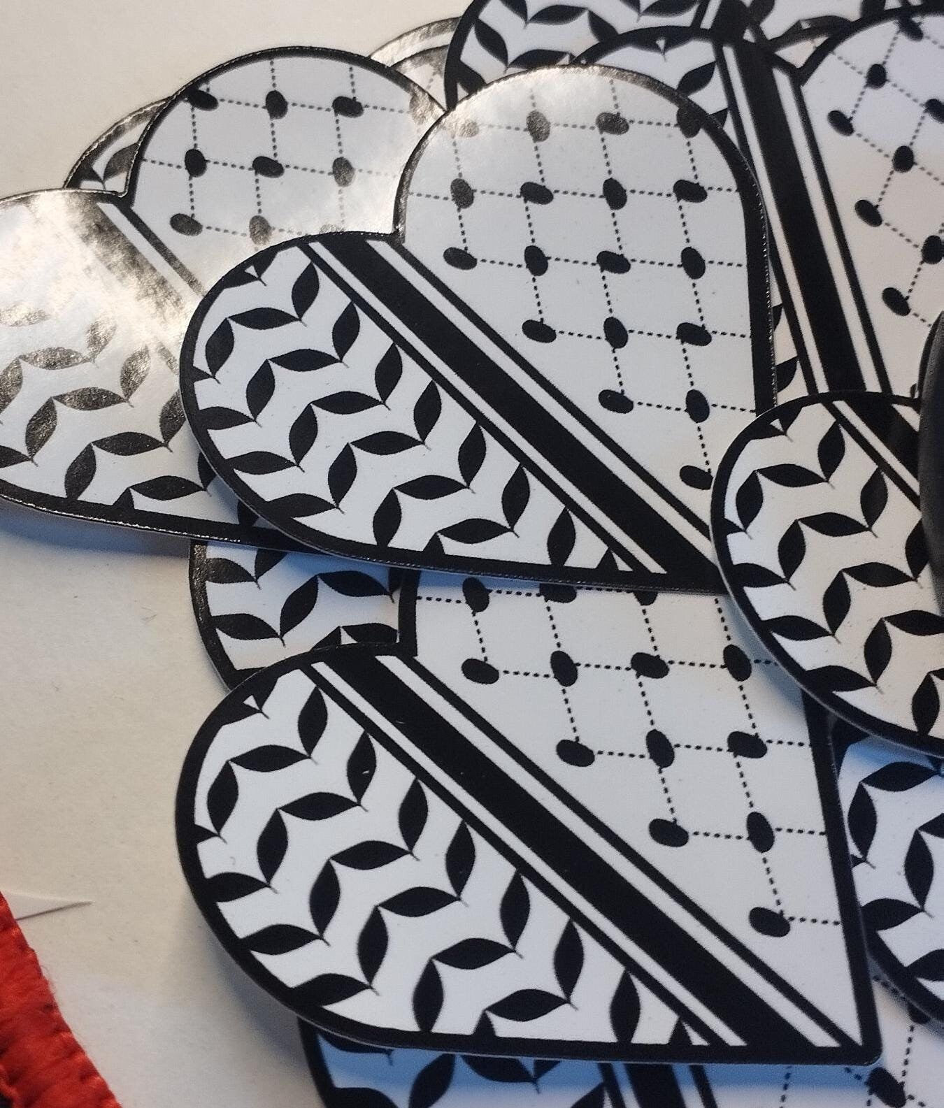Minimalist Black and White Keffiyeh Vinyl Sticker – Pro Palestine Symbol for Laptop, Car, Bottle - Palestinian Embroidery Pattern Decal