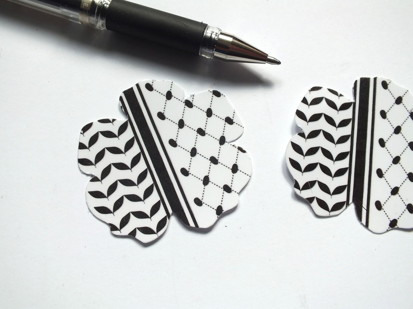 Minimalist Palestinian Keffiyeh Sticker – Glossy Vinyl Resistance Art for Laptop, Car Bumper – Symbol of Solidarity with Proceeds to Gaza