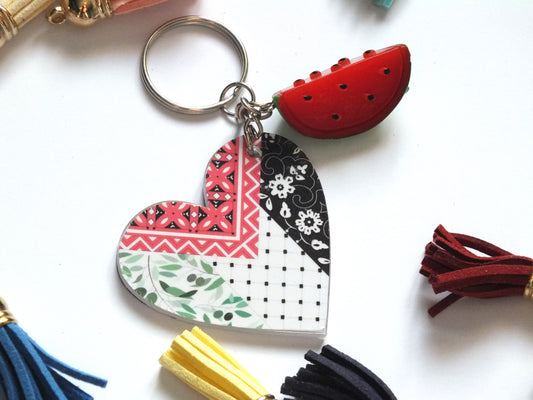 Palestinian Flag Keychain - Activist Keychain – Palestine Heart in Keffiyeh Print + 3D Watermelon Enamel Charms