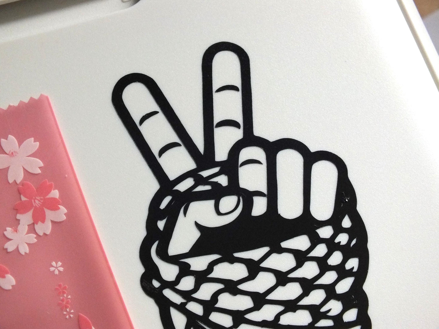 Palestine Keffiyeh Car Vinyl Decal - Resistance Art for Laptop, Water Bottle, Car Windscreen – Symbol of Solidarity with Proceeds to Gaza