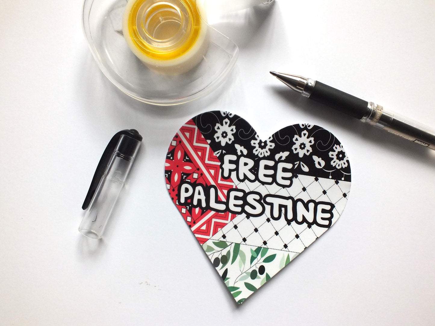 Keffiyeh Flag Love Heart Sticker – Palestinian Embroidery Pattern Decal for Laptop, Car Window, Phone Case – Glossy Resistance Icon for Gaza