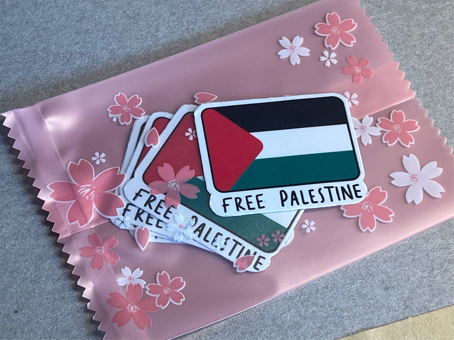 Glossy Flag of Palestine Vinyl Sticker for Pro Palestinian Activist - Minimalist Palestinian Flag Decal for Laptop, Water Bottle, Car Bumper