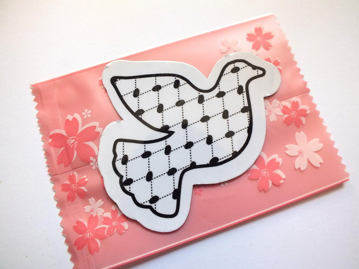 Pro Palestine Resistance Art Magnet – Free Palestine Fridge Decor with Keffiyeh Pattern - The Flag of Palestine - Peace Dove Locker Magnets